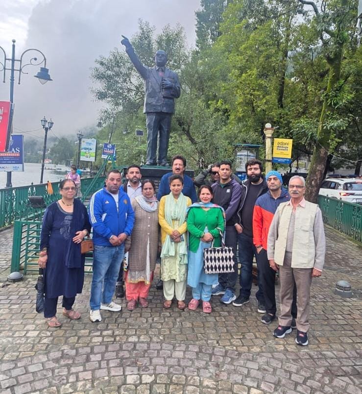 नगर अध्यक्ष सचिन नेगी के नेतृत्व में कांग्रेस के राष्ट्रीय अध्यक्ष मल्लिकार्जुन खरगे के कार्यक्रम के उपरांत गंगाजल से शुद्धिकरण किये जाने के विरोध में कैंडल जलाकर किया विरोध प्रदर्शन